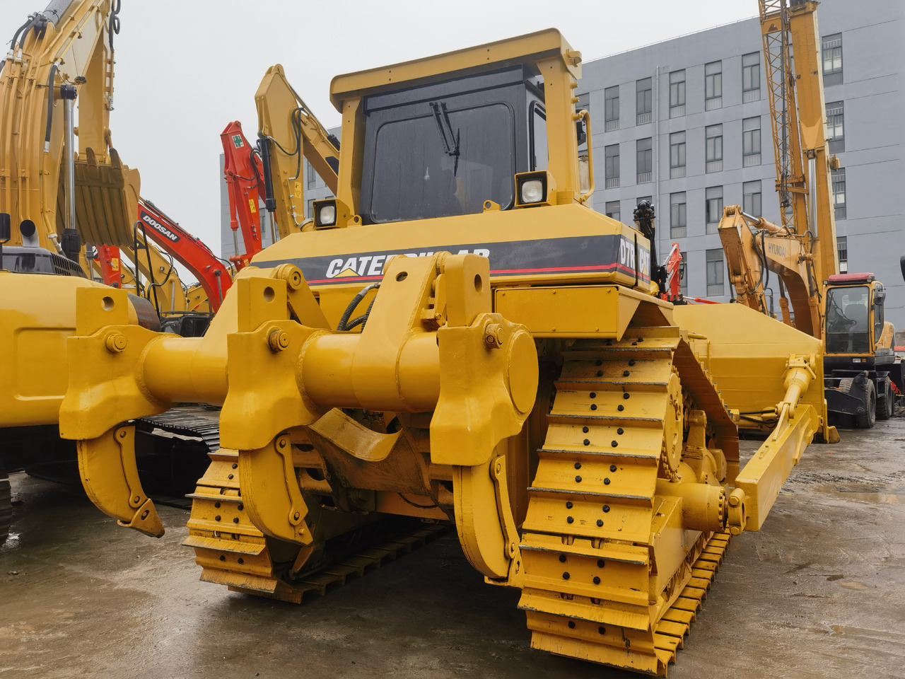CAT D7R Bulldozer - Buldožer: slika CAT D7R Bulldozer - Buldožer CAT D7R Bulldozer - Buldožer: slika CAT D7R Bulldozer - Buldožer