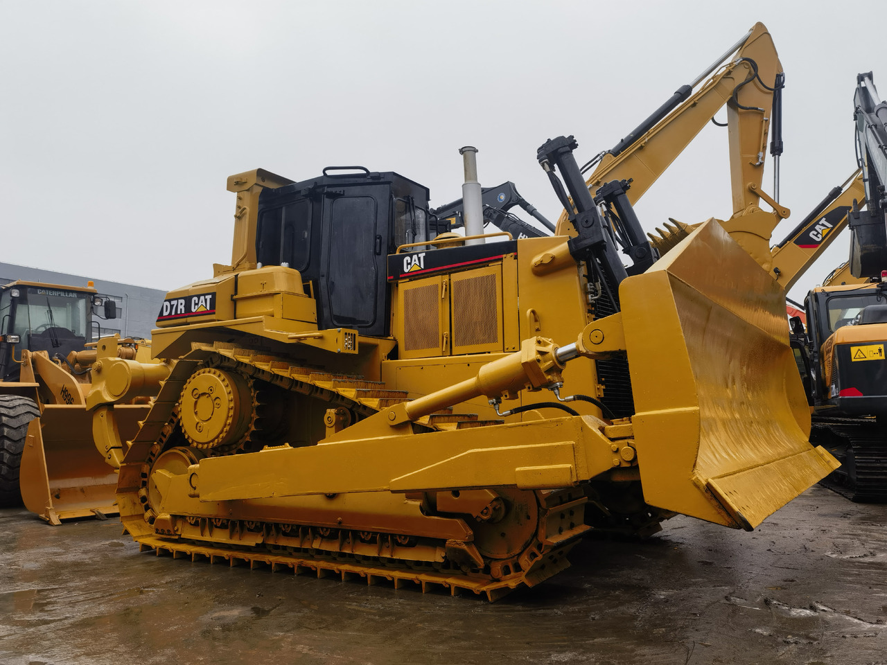 CAT D7R Bulldozer - Buldožer: slika CAT D7R Bulldozer - Buldožer CAT D7R Bulldozer - Buldožer: slika CAT D7R Bulldozer - Buldožer