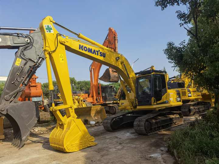 Cheap Used Japan Komatsu PC220-8 second hand excavator PC220 crawler excavator for sale - Bager gusjeničar: slika Cheap Used Japan Komatsu PC220-8 second hand excavator PC220 crawler excavator for sale - Bager gusjeničar Cheap Used Japan Komatsu PC220-8 second hand excavator PC220 crawler excavator for sale - Bager gusjeničar: slika Cheap Used Japan Komatsu PC220-8 second hand excavator PC220 crawler excavator for sale - Bager gusjeničar