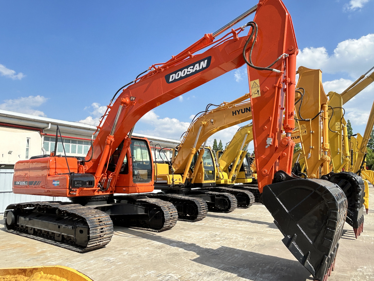 DOOSAN Doosan DX225LC Crawler excavator - Bager gusjeničar: slika DOOSAN Doosan DX225LC Crawler excavator - Bager gusjeničar DOOSAN Doosan DX225LC Crawler excavator - Bager gusjeničar: slika DOOSAN Doosan DX225LC Crawler excavator - Bager gusjeničar