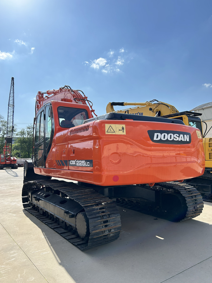 DOOSAN Doosan DX225LC Crawler excavator - Bager gusjeničar: slika DOOSAN Doosan DX225LC Crawler excavator - Bager gusjeničar DOOSAN Doosan DX225LC Crawler excavator - Bager gusjeničar: slika DOOSAN Doosan DX225LC Crawler excavator - Bager gusjeničar