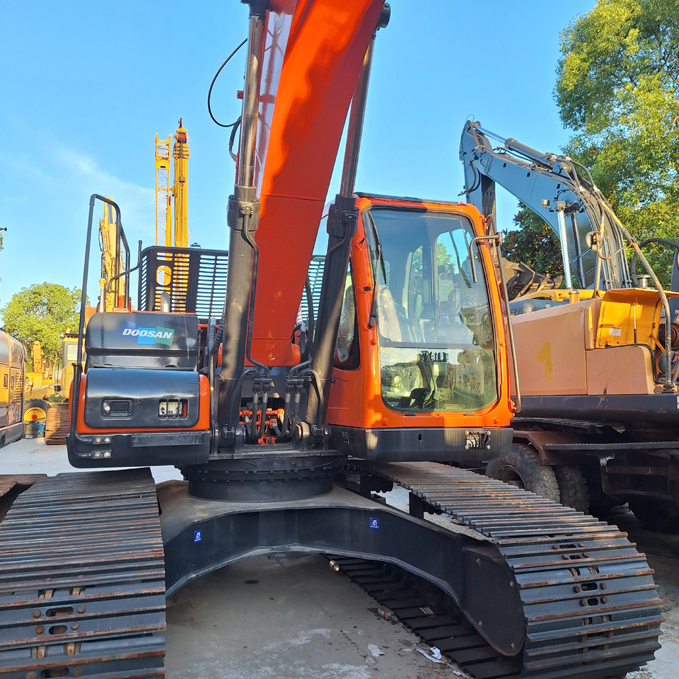 Doosan DX300LC-9C Crawler Excavator - Bager gusjeničar: slika Doosan DX300LC-9C Crawler Excavator - Bager gusjeničar Doosan DX300LC-9C Crawler Excavator - Bager gusjeničar: slika Doosan DX300LC-9C Crawler Excavator - Bager gusjeničar