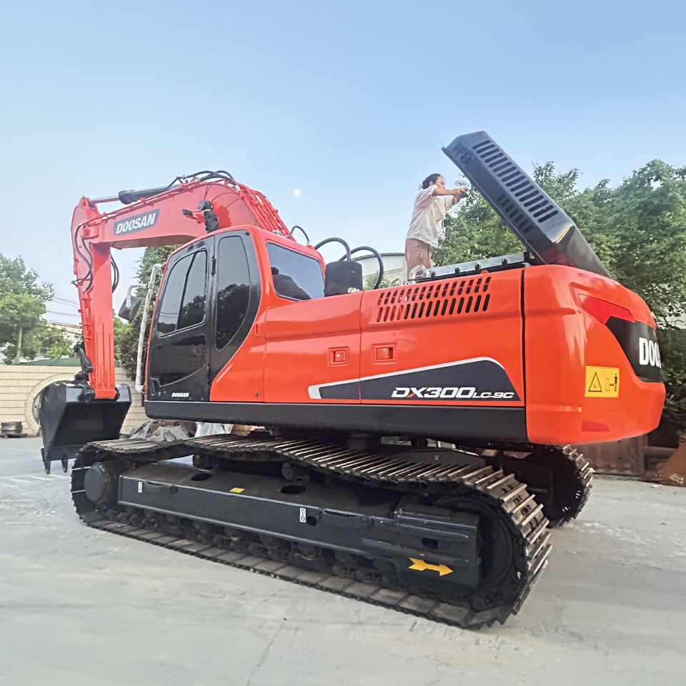 Doosan DX300LC Crawler Excavator - Bager gusjeničar: slika Doosan DX300LC Crawler Excavator - Bager gusjeničar Doosan DX300LC Crawler Excavator - Bager gusjeničar: slika Doosan DX300LC Crawler Excavator - Bager gusjeničar