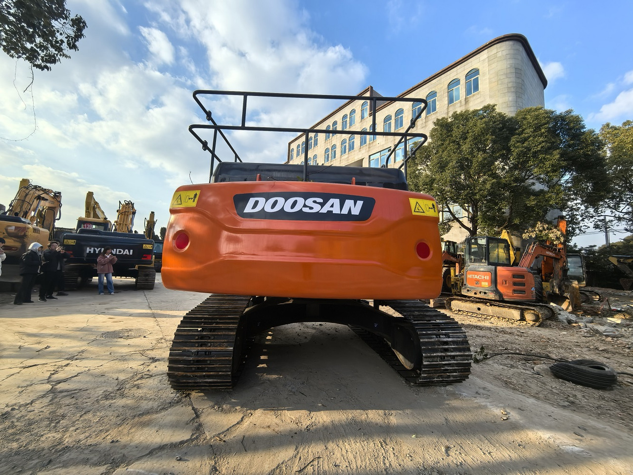 Doosan DX300LC Crawler Excavator - Bager gusjeničar: slika Doosan DX300LC Crawler Excavator - Bager gusjeničar Doosan DX300LC Crawler Excavator - Bager gusjeničar: slika Doosan DX300LC Crawler Excavator - Bager gusjeničar