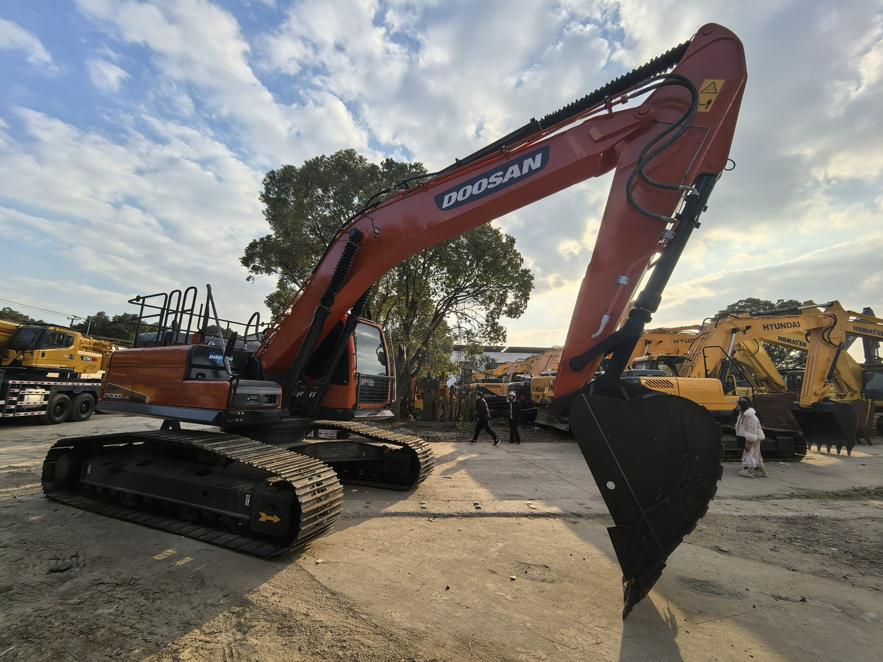 Doosan DX300LC Crawler Excavator - Bager gusjeničar: slika Doosan DX300LC Crawler Excavator - Bager gusjeničar Doosan DX300LC Crawler Excavator - Bager gusjeničar: slika Doosan DX300LC Crawler Excavator - Bager gusjeničar