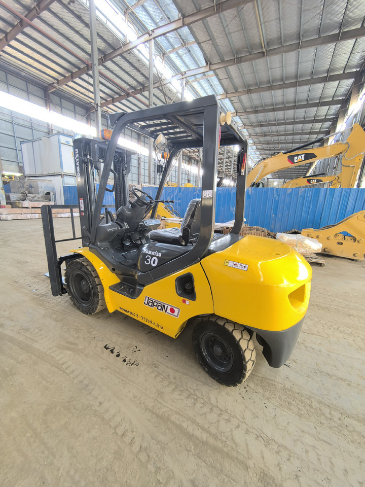 Komatsu FD30 Forklift - Diesel viličar: slika Komatsu FD30 Forklift - Diesel viličar Komatsu FD30 Forklift - Diesel viličar: slika Komatsu FD30 Forklift - Diesel viličar