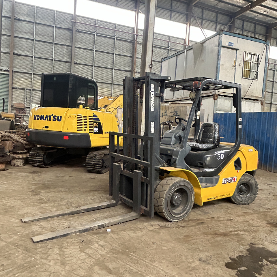Komatsu FD30 Forklift - Diesel viličar: slika Komatsu FD30 Forklift - Diesel viličar Komatsu FD30 Forklift - Diesel viličar: slika Komatsu FD30 Forklift - Diesel viličar