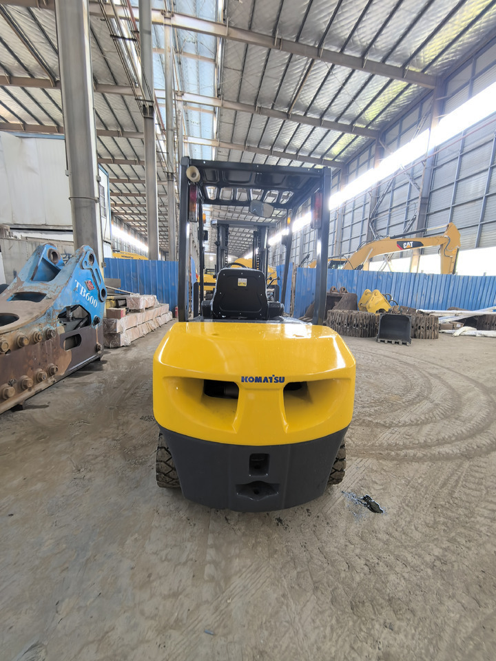 Diesel viličar Komatsu FD30 Forklift: slika Diesel viličar Komatsu FD30 Forklift Diesel viličar Komatsu FD30 Forklift: slika Diesel viličar Komatsu FD30 Forklift