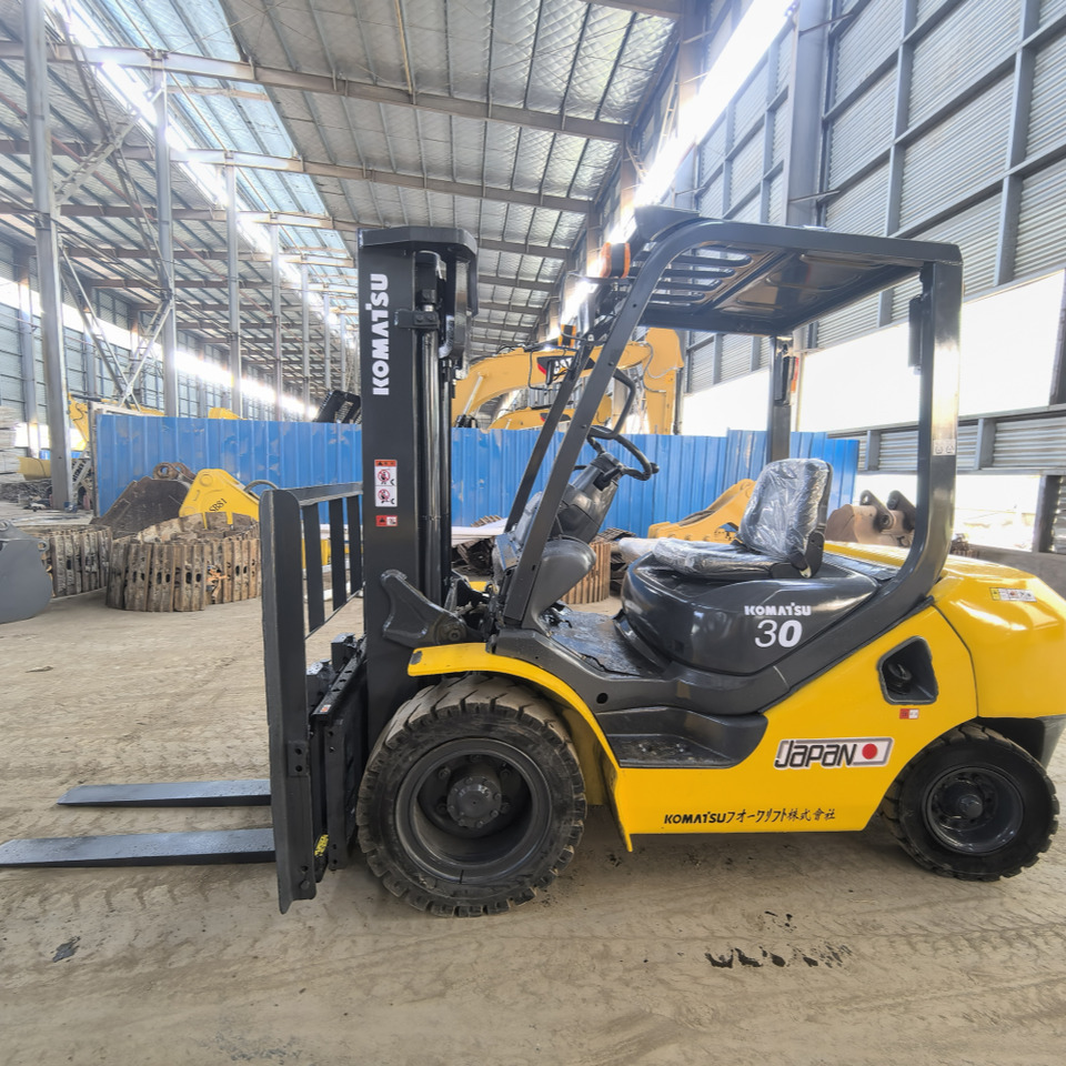 Komatsu FD30 Forklift - Diesel viličar: slika Komatsu FD30 Forklift - Diesel viličar Komatsu FD30 Forklift - Diesel viličar: slika Komatsu FD30 Forklift - Diesel viličar