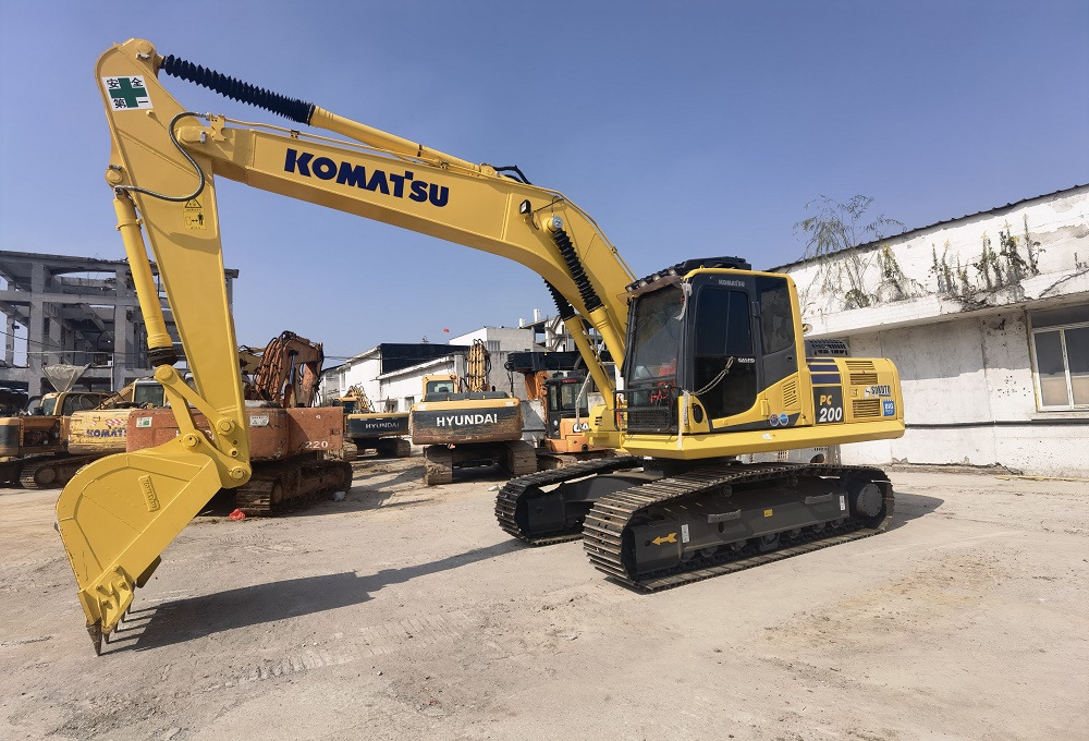 Komatsu PC200-8 Excavator - Bager gusjeničar: slika Komatsu PC200-8 Excavator - Bager gusjeničar Komatsu PC200-8 Excavator - Bager gusjeničar: slika Komatsu PC200-8 Excavator - Bager gusjeničar