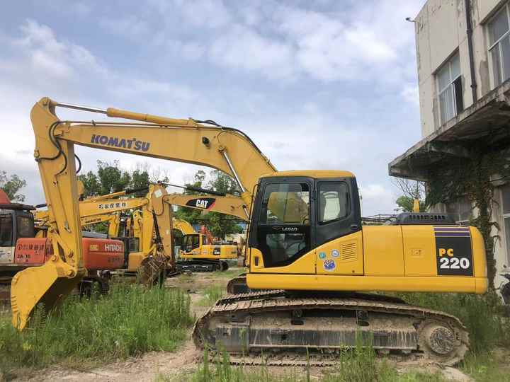 Komatsu PC220-7 Excavator - Bager gusjeničar: slika Komatsu PC220-7 Excavator - Bager gusjeničar Komatsu PC220-7 Excavator - Bager gusjeničar: slika Komatsu PC220-7 Excavator - Bager gusjeničar