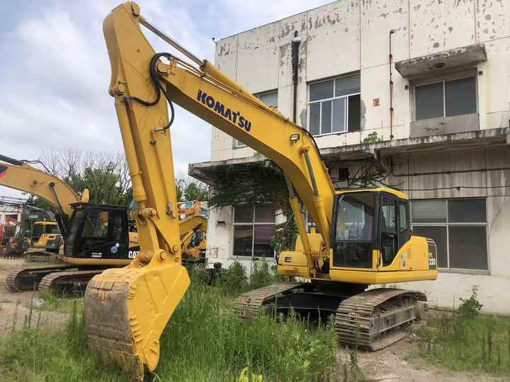 Komatsu PC220-7 - Bager gusjeničar: slika Komatsu PC220-7 - Bager gusjeničar Komatsu PC220-7 - Bager gusjeničar: slika Komatsu PC220-7 - Bager gusjeničar