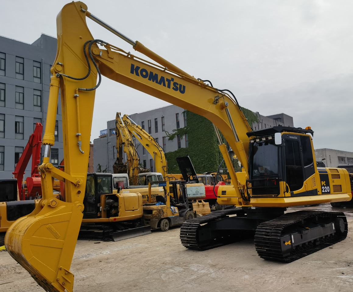 Komatsu PC220-8 Excavator - Bager gusjeničar: slika Komatsu PC220-8 Excavator - Bager gusjeničar Komatsu PC220-8 Excavator - Bager gusjeničar: slika Komatsu PC220-8 Excavator - Bager gusjeničar