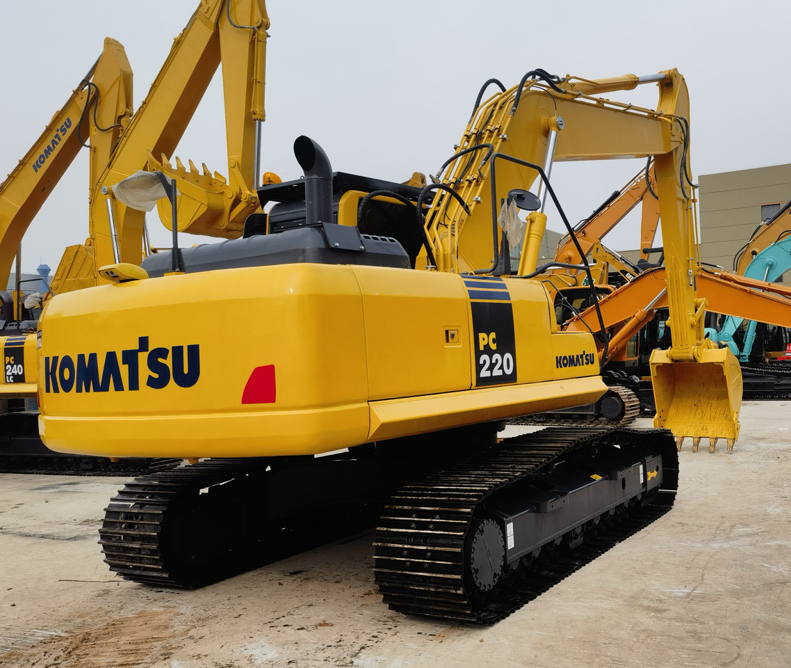 Komatsu PC220-8 Excavator - Bager gusjeničar: slika Komatsu PC220-8 Excavator - Bager gusjeničar Komatsu PC220-8 Excavator - Bager gusjeničar: slika Komatsu PC220-8 Excavator - Bager gusjeničar