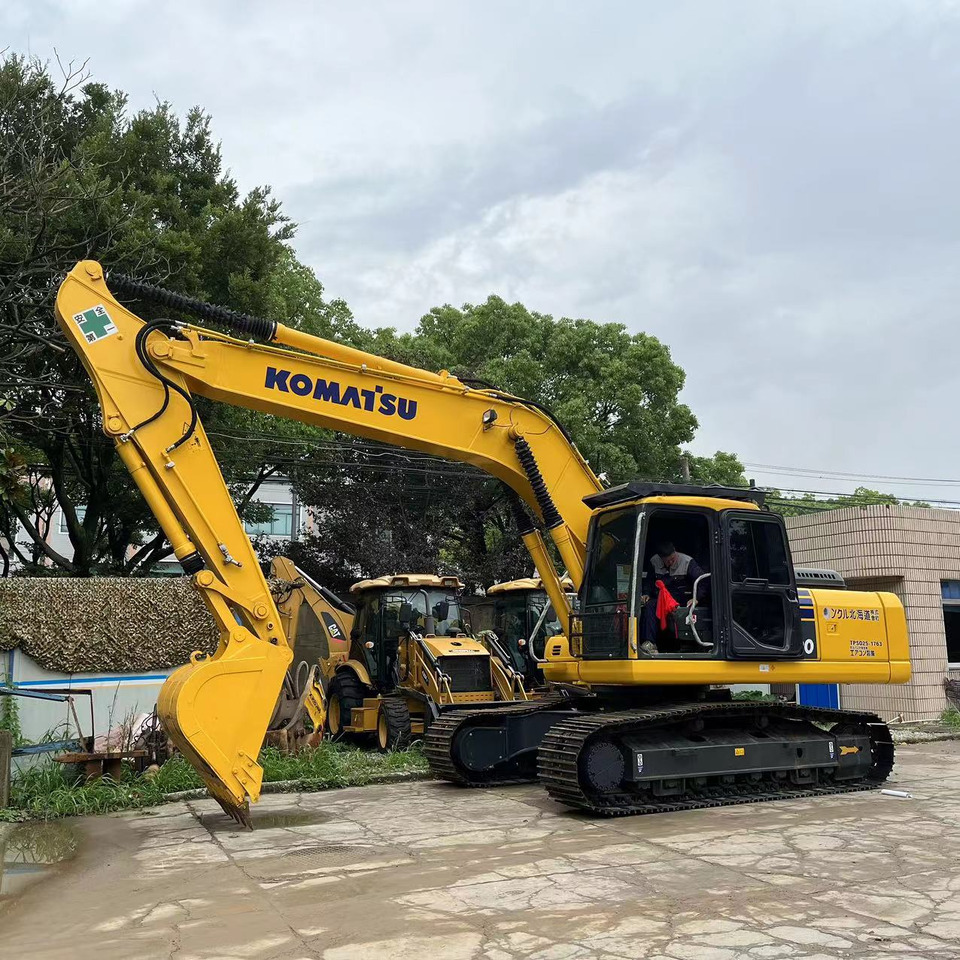 Komatsu PC220-8 Excavator - Bager gusjeničar: slika Komatsu PC220-8 Excavator - Bager gusjeničar Komatsu PC220-8 Excavator - Bager gusjeničar: slika Komatsu PC220-8 Excavator - Bager gusjeničar
