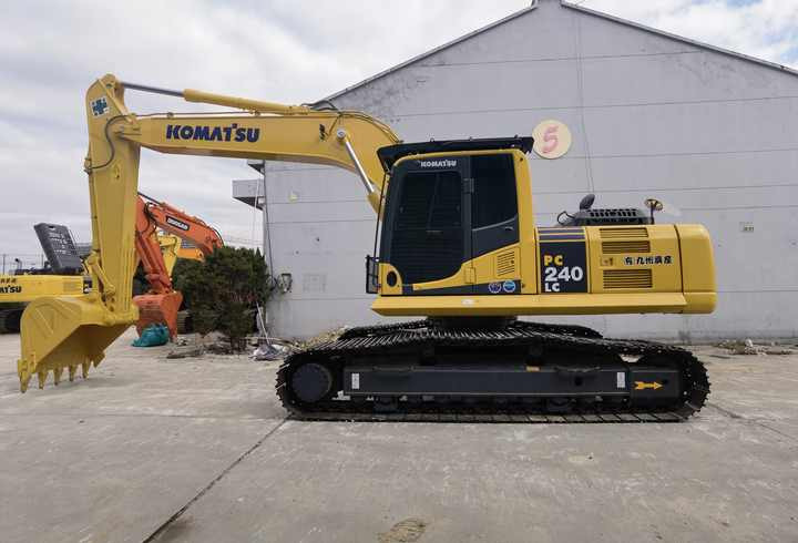 Original Japan High Quality Used excavators Komatsu PC240lc-8 large excavator pc240-8 Crawler excavator for sale - Bager gusjeničar: slika Original Japan High Quality Used excavators Komatsu PC240lc-8 large excavator pc240-8 Crawler excavator for sale - Bager gusjeničar Original Japan High Quality Used excavators Komatsu PC240lc-8 large excavator pc240-8 Crawler excavator for sale - Bager gusjeničar: slika Original Japan High Quality Used excavators Komatsu PC240lc-8 large excavator pc240-8 Crawler excavator for sale - Bager gusjeničar