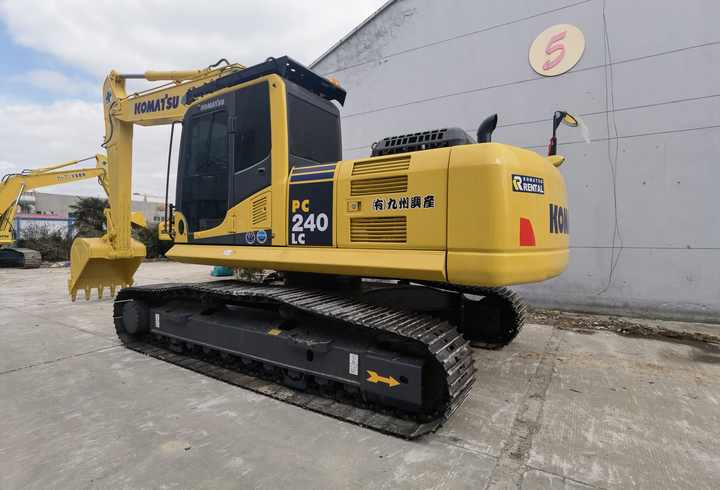 Original Japan pc240 second hand excavator high quality used excavator Japan Komatsu PC240LC-8 for sale - Bager gusjeničar: slika Original Japan pc240 second hand excavator high quality used excavator Japan Komatsu PC240LC-8 for sale - Bager gusjeničar Original Japan pc240 second hand excavator high quality used excavator Japan Komatsu PC240LC-8 for sale - Bager gusjeničar: slika Original Japan pc240 second hand excavator high quality used excavator Japan Komatsu PC240LC-8 for sale - Bager gusjeničar