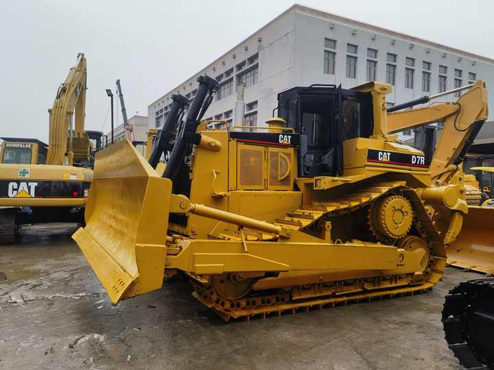Second Hand Caterpillar CAT D7G D7R Bulldozer Used CAT D7R in stock in shanghai yard - Buldožer: slika Second Hand Caterpillar CAT D7G D7R Bulldozer Used CAT D7R in stock in shanghai yard - Buldožer Second Hand Caterpillar CAT D7G D7R Bulldozer Used CAT D7R in stock in shanghai yard - Buldožer: slika Second Hand Caterpillar CAT D7G D7R Bulldozer Used CAT D7R in stock in shanghai yard - Buldožer