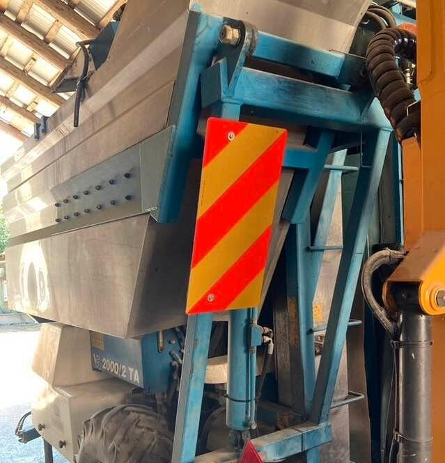 Vendemmiatrice Volentieri VG 2000/2 TA - Stroj za berbu grožđa: slika Vendemmiatrice Volentieri VG 2000/2 TA - Stroj za berbu grožđa Vendemmiatrice Volentieri VG 2000/2 TA - Stroj za berbu grožđa: slika Vendemmiatrice Volentieri VG 2000/2 TA - Stroj za berbu grožđa