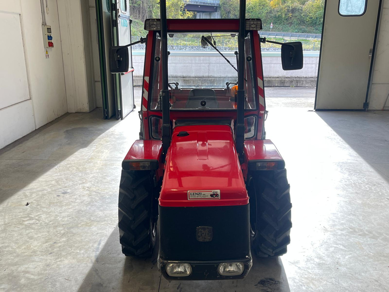 ANTONIO CARRARO TC 8400 F - Traktor: slika ANTONIO CARRARO TC 8400 F - Traktor ANTONIO CARRARO TC 8400 F - Traktor: slika ANTONIO CARRARO TC 8400 F - Traktor