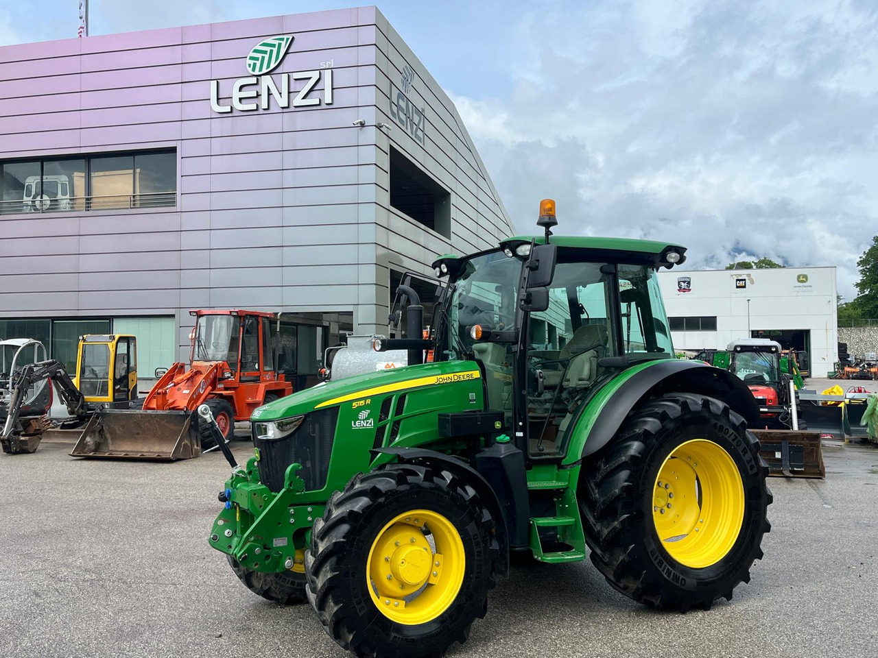 JOHN DEERE 5115R - Traktor: slika JOHN DEERE 5115R - Traktor JOHN DEERE 5115R - Traktor: slika JOHN DEERE 5115R - Traktor