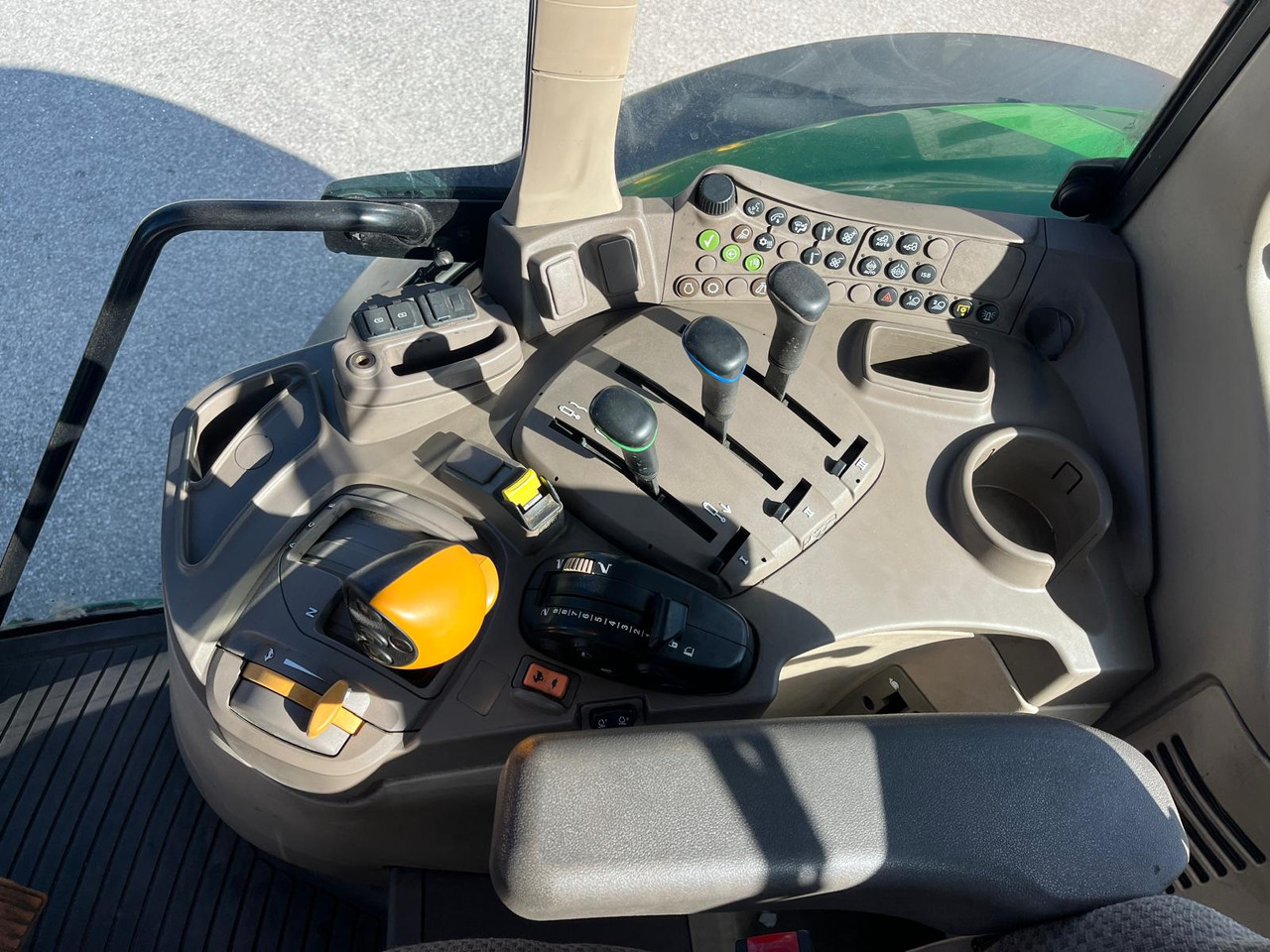 Traktor JOHN DEERE 6120 M: slika Traktor JOHN DEERE 6120 M Traktor JOHN DEERE 6120 M: slika Traktor JOHN DEERE 6120 M