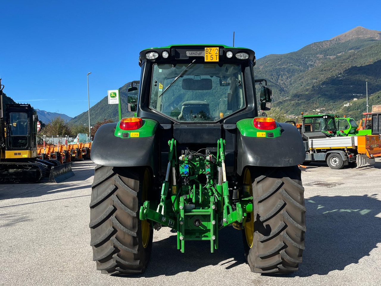Traktor JOHN DEERE 6120 M: slika Traktor JOHN DEERE 6120 M Traktor JOHN DEERE 6120 M: slika Traktor JOHN DEERE 6120 M