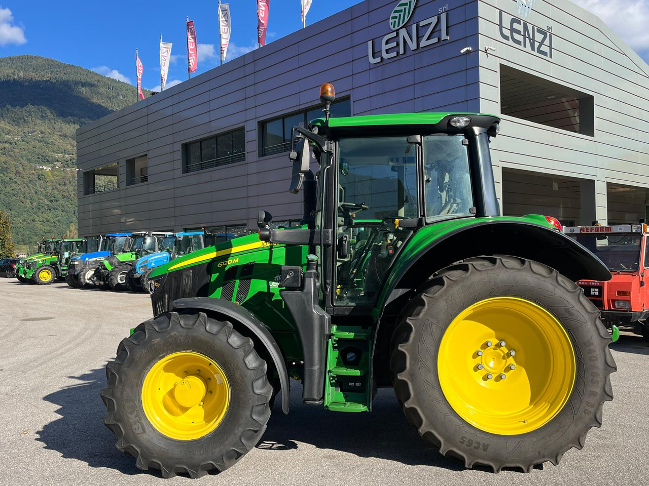 Traktor JOHN DEERE 6120 M: slika Traktor JOHN DEERE 6120 M Traktor JOHN DEERE 6120 M: slika Traktor JOHN DEERE 6120 M