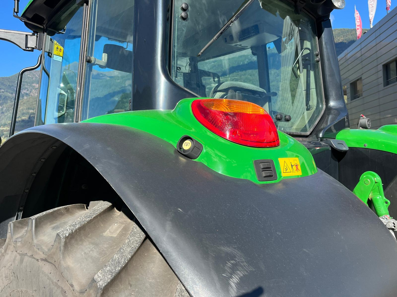 Traktor JOHN DEERE 6120 M: slika Traktor JOHN DEERE 6120 M Traktor JOHN DEERE 6120 M: slika Traktor JOHN DEERE 6120 M