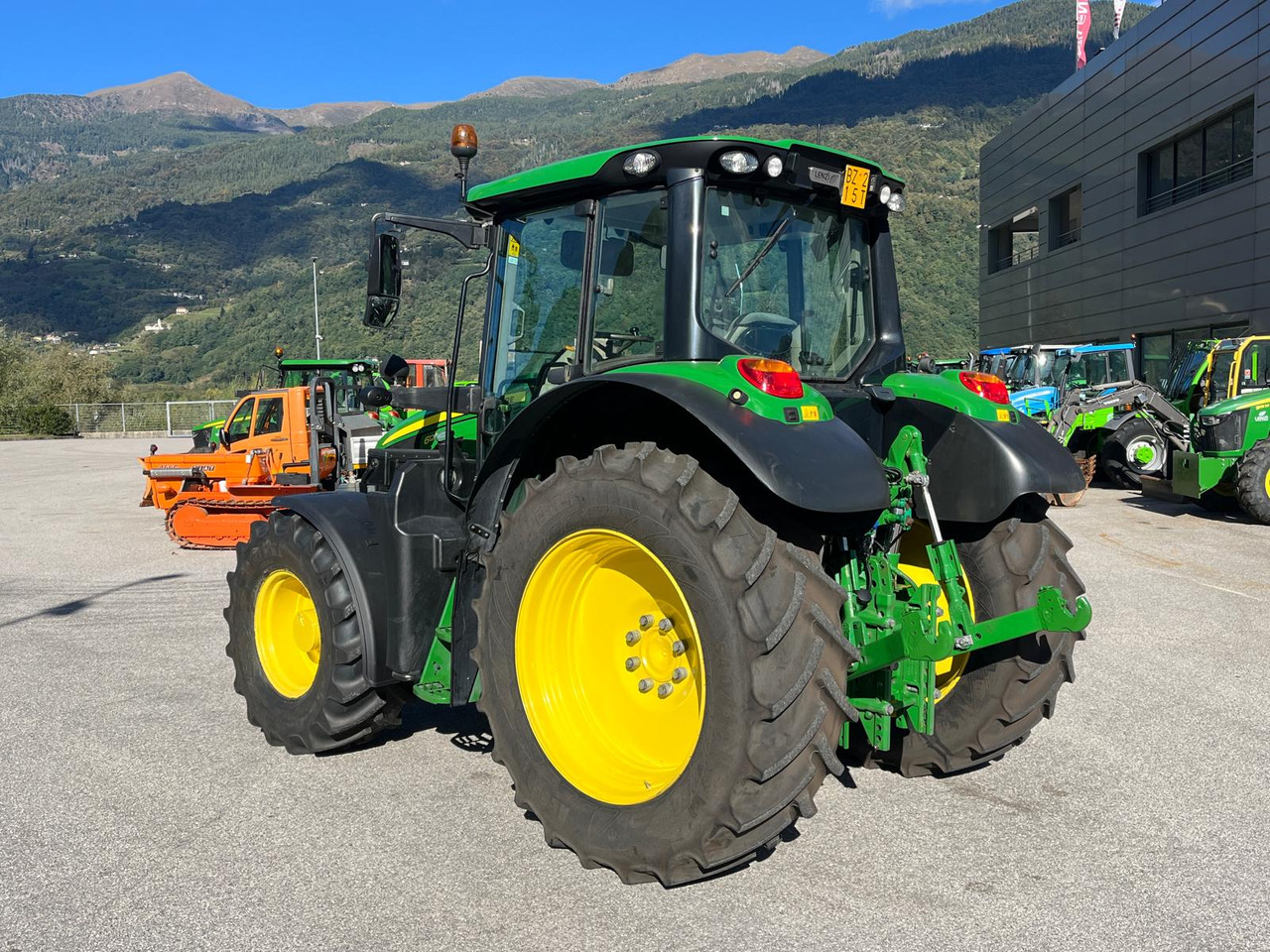 Traktor JOHN DEERE 6120 M: slika Traktor JOHN DEERE 6120 M Traktor JOHN DEERE 6120 M: slika Traktor JOHN DEERE 6120 M