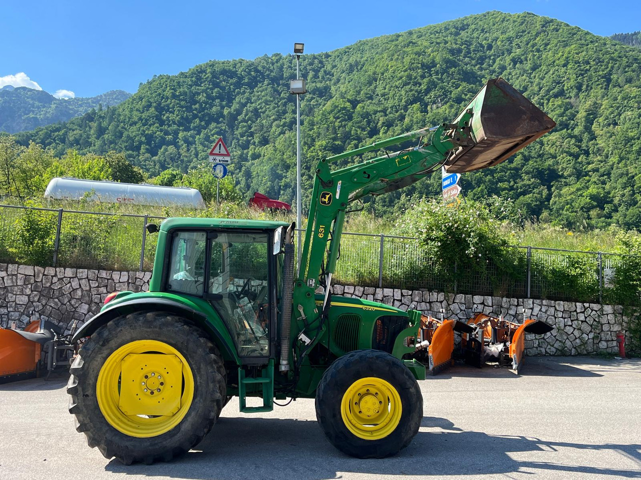 JOHN DEERE 6320 - Traktor: slika JOHN DEERE 6320 - Traktor JOHN DEERE 6320 - Traktor: slika JOHN DEERE 6320 - Traktor