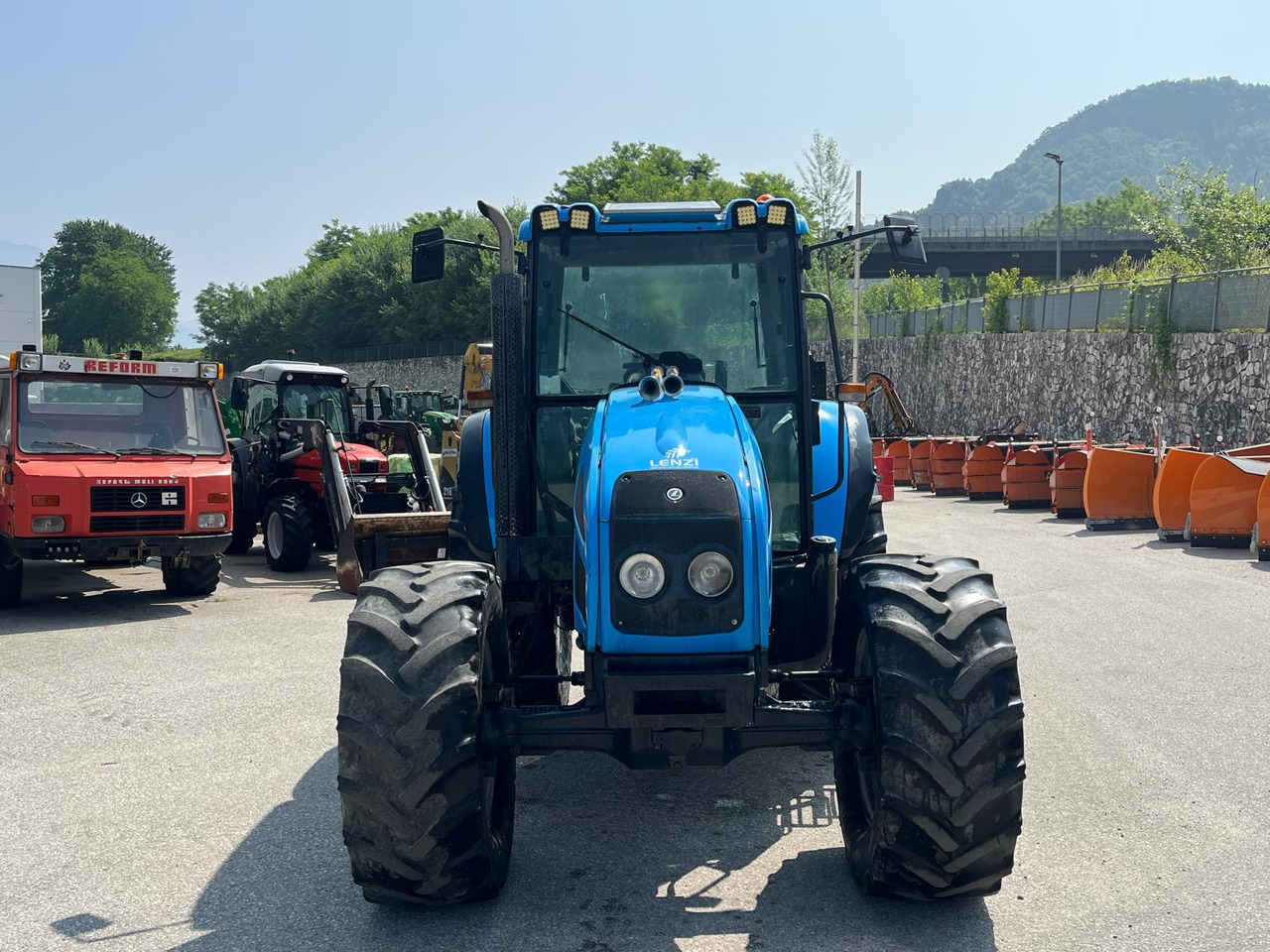 LANDINI GHIBLI 90 - Traktor: slika LANDINI GHIBLI 90 - Traktor LANDINI GHIBLI 90 - Traktor: slika LANDINI GHIBLI 90 - Traktor