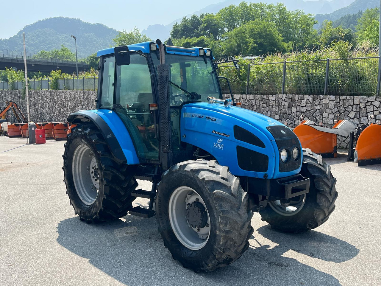 LANDINI GHIBLI 90 - Traktor: slika LANDINI GHIBLI 90 - Traktor LANDINI GHIBLI 90 - Traktor: slika LANDINI GHIBLI 90 - Traktor