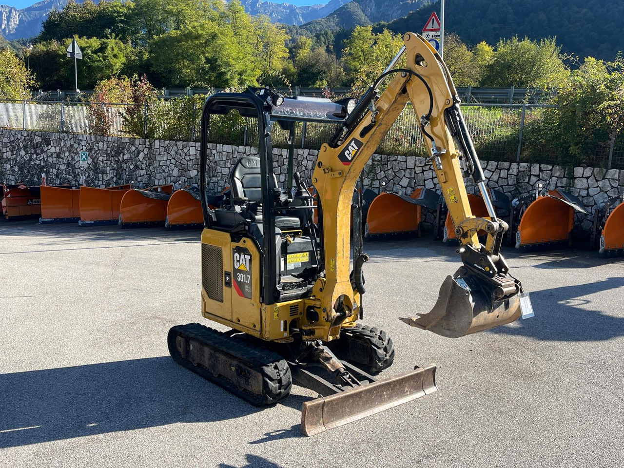 MINIESCAVATORE CAT 301.7 CR - Mini bager: slika MINIESCAVATORE CAT 301.7 CR - Mini bager MINIESCAVATORE CAT 301.7 CR - Mini bager: slika MINIESCAVATORE CAT 301.7 CR - Mini bager