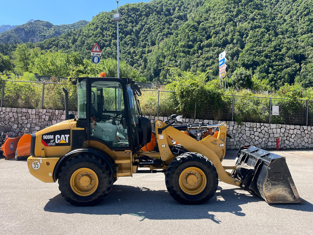 PALAGOMMATA CAT 908 M - Utovarivač na kotačima: slika PALAGOMMATA CAT 908 M - Utovarivač na kotačima PALAGOMMATA CAT 908 M - Utovarivač na kotačima: slika PALAGOMMATA CAT 908 M - Utovarivač na kotačima