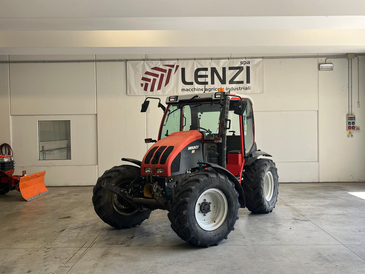 REFORM MOUNTY 80 - Traktor: slika REFORM MOUNTY 80 - Traktor REFORM MOUNTY 80 - Traktor: slika REFORM MOUNTY 80 - Traktor