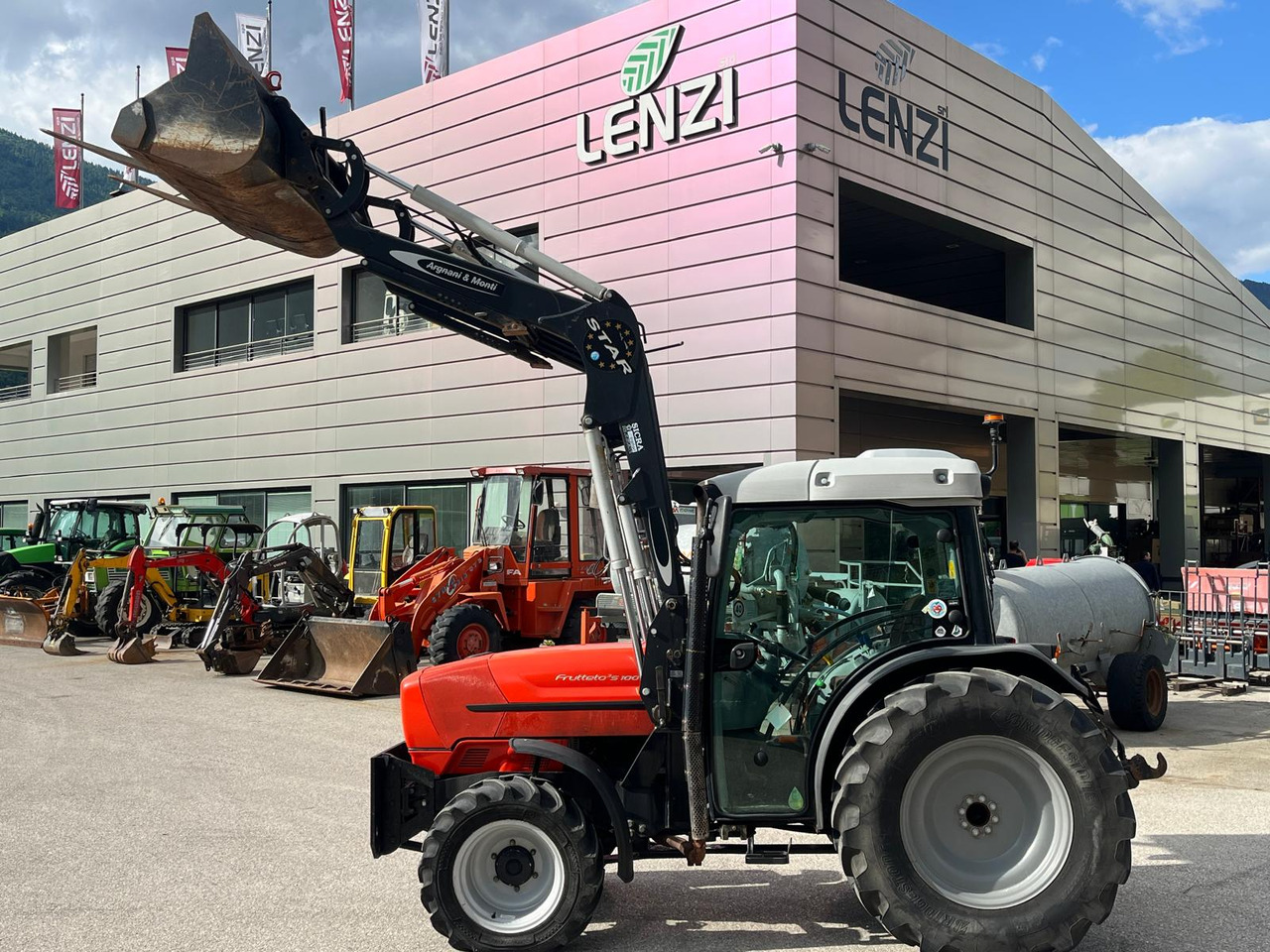 SAME FRUTTETO S 100 – CARICATORE - Traktor: slika SAME FRUTTETO S 100 – CARICATORE - Traktor SAME FRUTTETO S 100 – CARICATORE - Traktor: slika SAME FRUTTETO S 100 – CARICATORE - Traktor