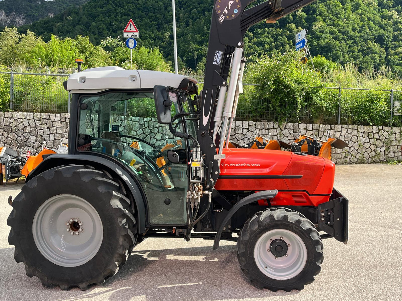 SAME FRUTTETO S 100 – CARICATORE - Traktor: slika SAME FRUTTETO S 100 – CARICATORE - Traktor SAME FRUTTETO S 100 – CARICATORE - Traktor: slika SAME FRUTTETO S 100 – CARICATORE - Traktor