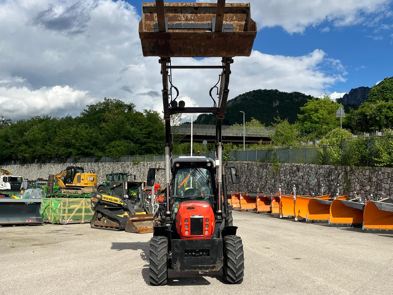 SAME FRUTTETO S 100 – CARICATORE - Traktor: slika SAME FRUTTETO S 100 – CARICATORE - Traktor SAME FRUTTETO S 100 – CARICATORE - Traktor: slika SAME FRUTTETO S 100 – CARICATORE - Traktor