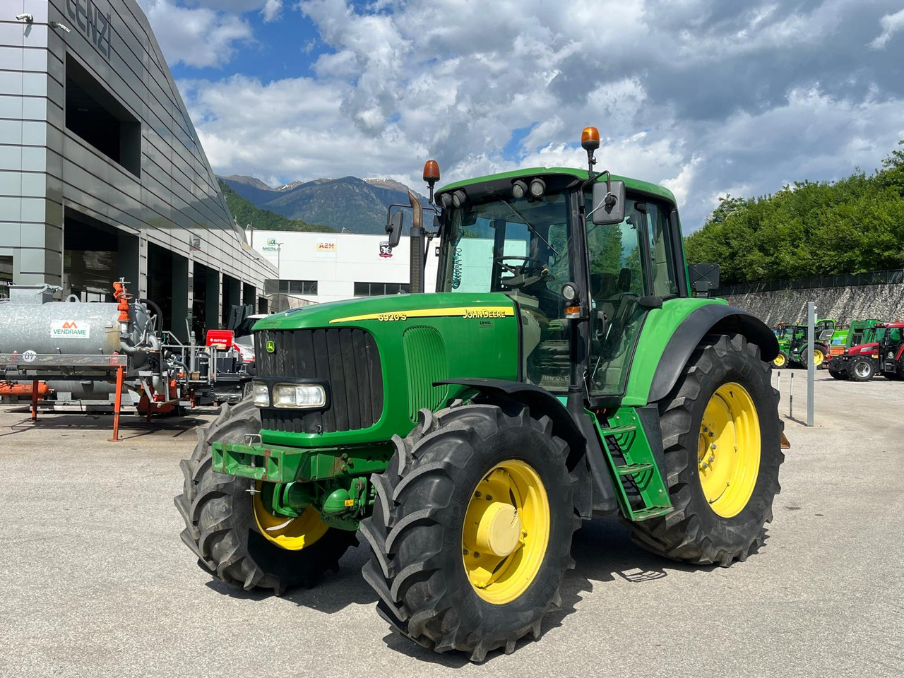 TRATTORE JOHN DEERE 6920S - Traktor: slika TRATTORE JOHN DEERE 6920S - Traktor TRATTORE JOHN DEERE 6920S - Traktor: slika TRATTORE JOHN DEERE 6920S - Traktor