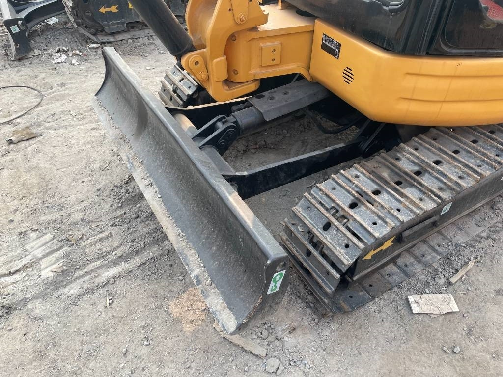 CAT 303 - Mini bager: slika CAT 303 - Mini bager CAT 303 - Mini bager: slika CAT 303 - Mini bager