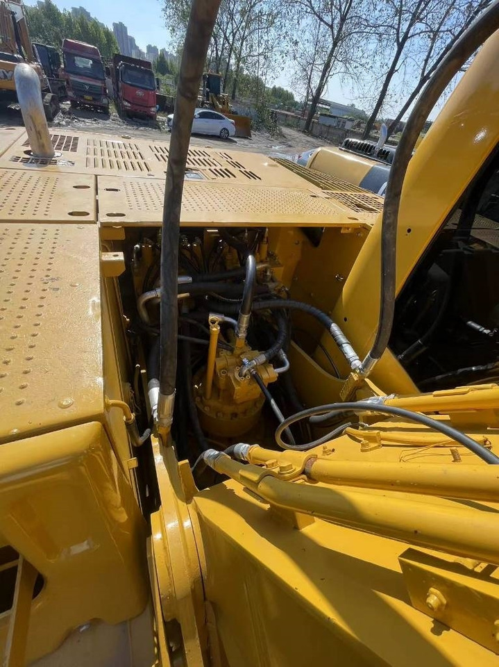 CAT 320 C - Bager gusjeničar: slika CAT 320 C - Bager gusjeničar CAT 320 C - Bager gusjeničar: slika CAT 320 C - Bager gusjeničar