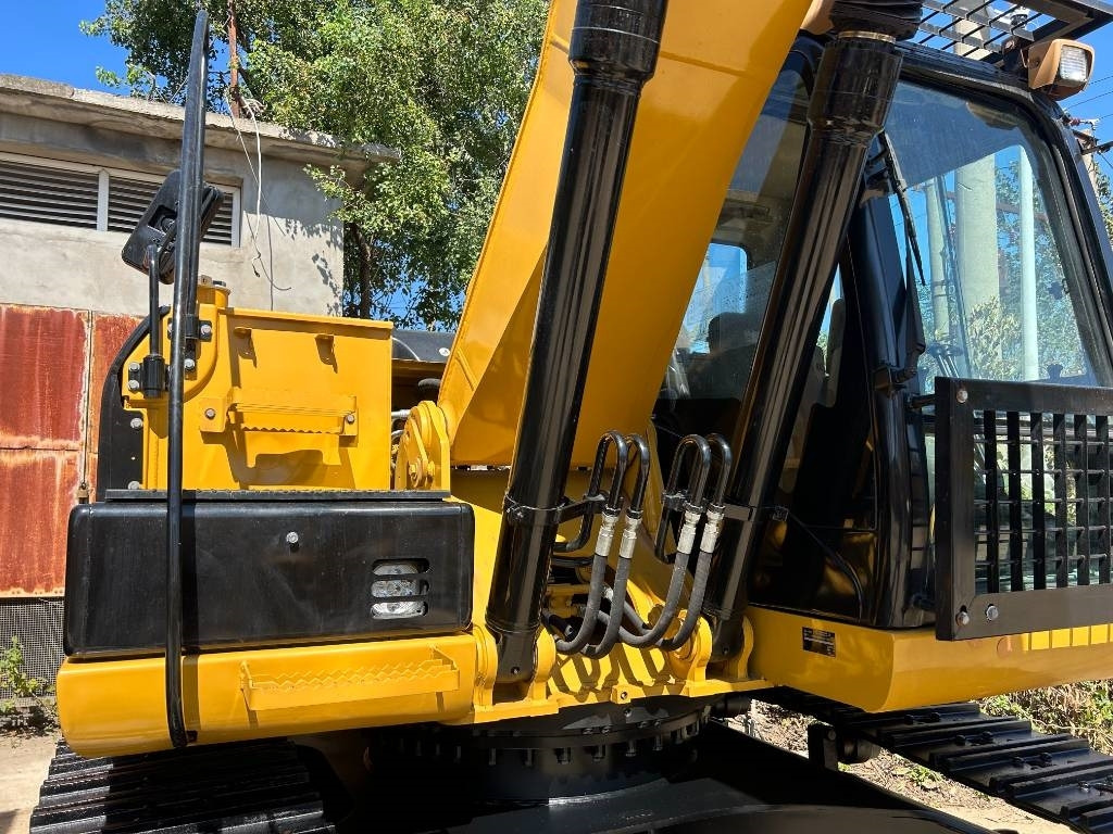 Bager gusjeničar CAT 320 D: slika Bager gusjeničar CAT 320 D Bager gusjeničar CAT 320 D: slika Bager gusjeničar CAT 320 D