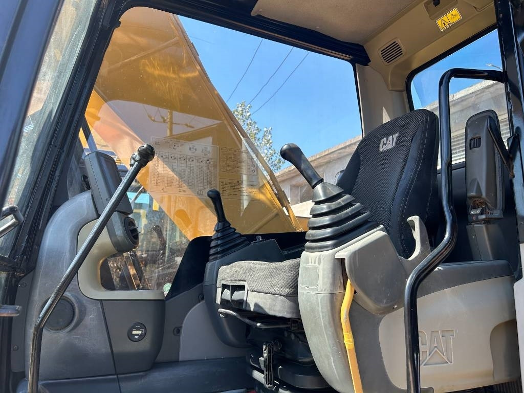 Bager gusjeničar CAT 320 D: slika Bager gusjeničar CAT 320 D Bager gusjeničar CAT 320 D: slika Bager gusjeničar CAT 320 D