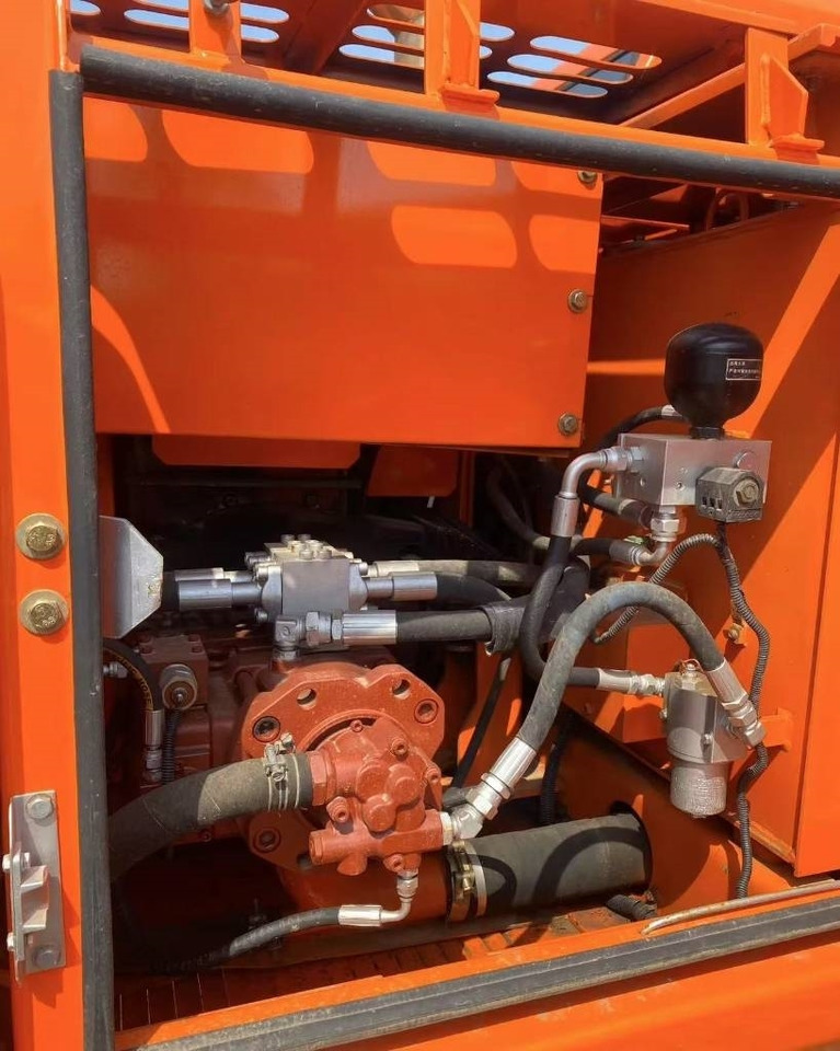 Doosan DH 150  - Bager gusjeničar: slika Doosan DH 150  - Bager gusjeničar Doosan DH 150  - Bager gusjeničar: slika Doosan DH 150  - Bager gusjeničar