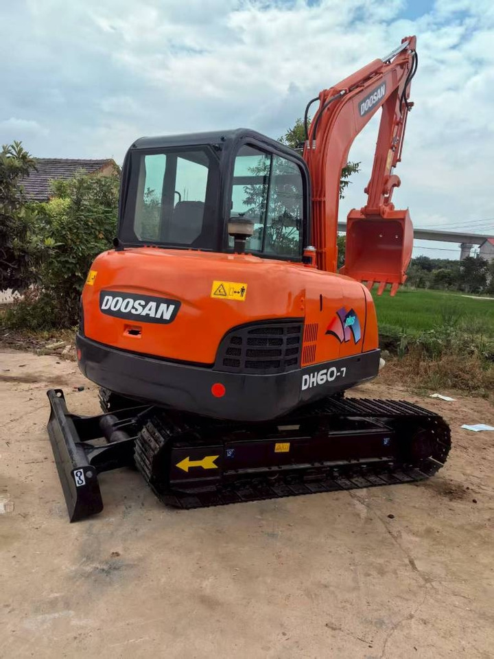Doosan DH 60 - Mini bager: slika Doosan DH 60 - Mini bager Doosan DH 60 - Mini bager: slika Doosan DH 60 - Mini bager