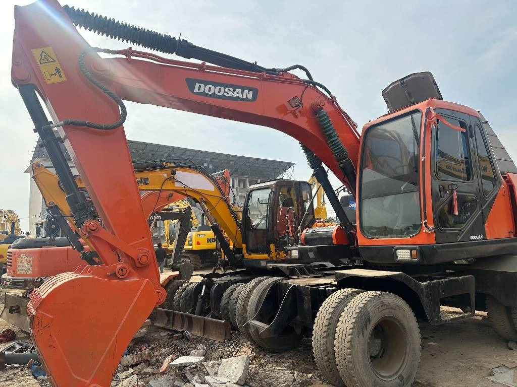 Doosan DX 150W -9 - Bager na kotačima: slika Doosan DX 150W -9 - Bager na kotačima Doosan DX 150W -9 - Bager na kotačima: slika Doosan DX 150W -9 - Bager na kotačima