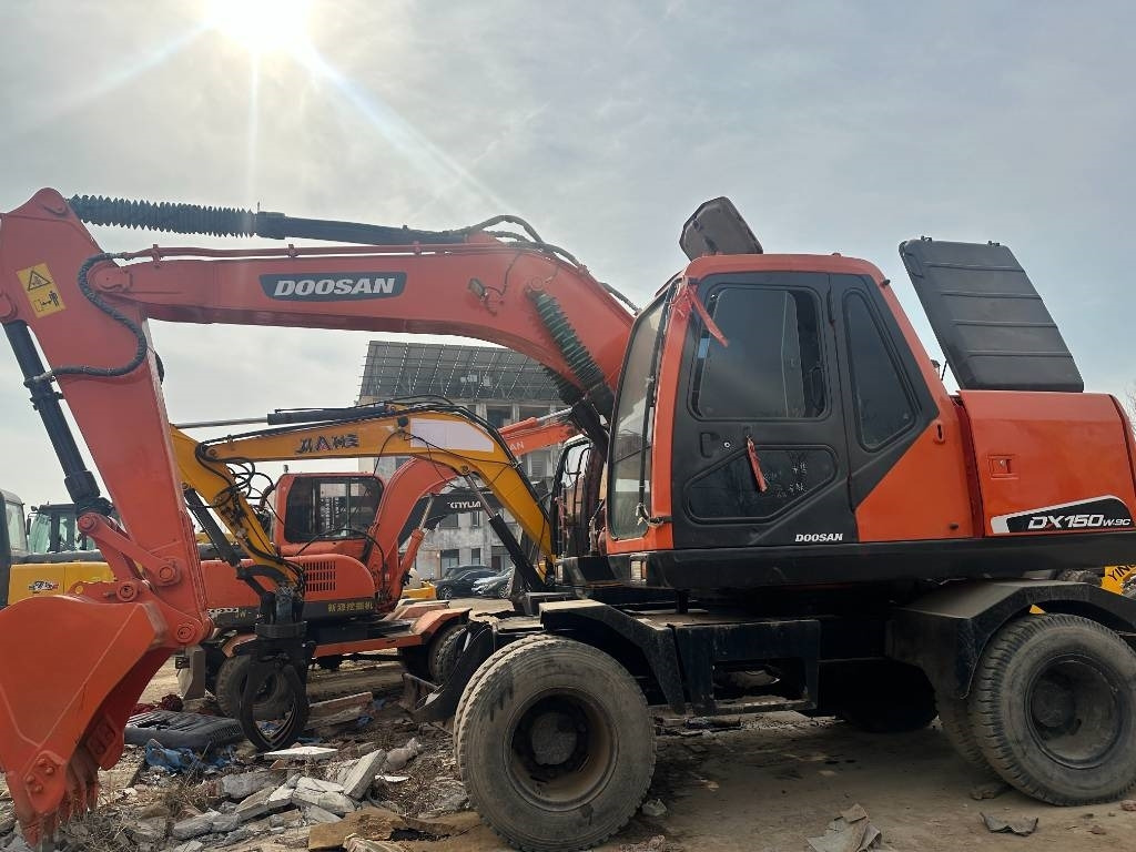 Doosan DX 150W -9 - Bager na kotačima: slika Doosan DX 150W -9 - Bager na kotačima Doosan DX 150W -9 - Bager na kotačima: slika Doosan DX 150W -9 - Bager na kotačima