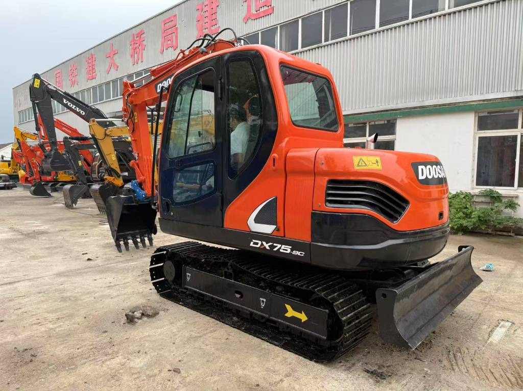 Doosan DX 75 - Bager gusjeničar: slika Doosan DX 75 - Bager gusjeničar Doosan DX 75 - Bager gusjeničar: slika Doosan DX 75 - Bager gusjeničar