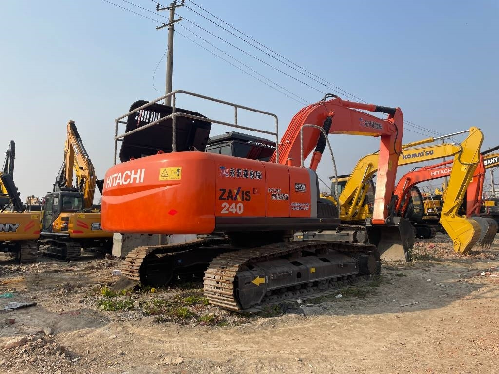 Zakup Hitachi ZX 240  Hitachi ZX 240: slika Zakup Hitachi ZX 240  Hitachi ZX 240